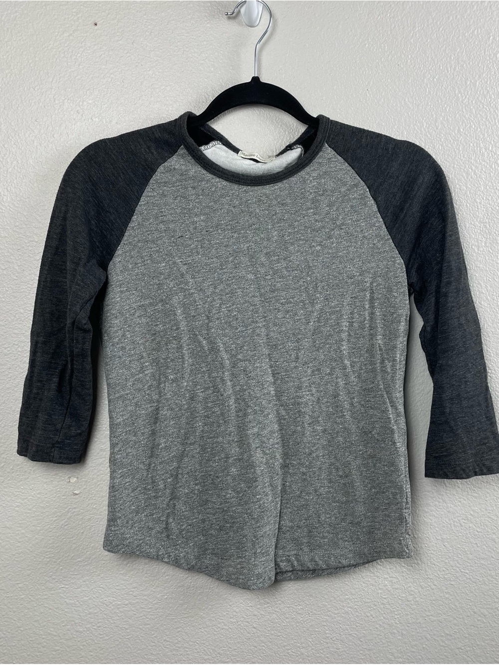 Marine Layer Womens Heather Gray and Charcoal Raglan 3/4 Sleeve Tee